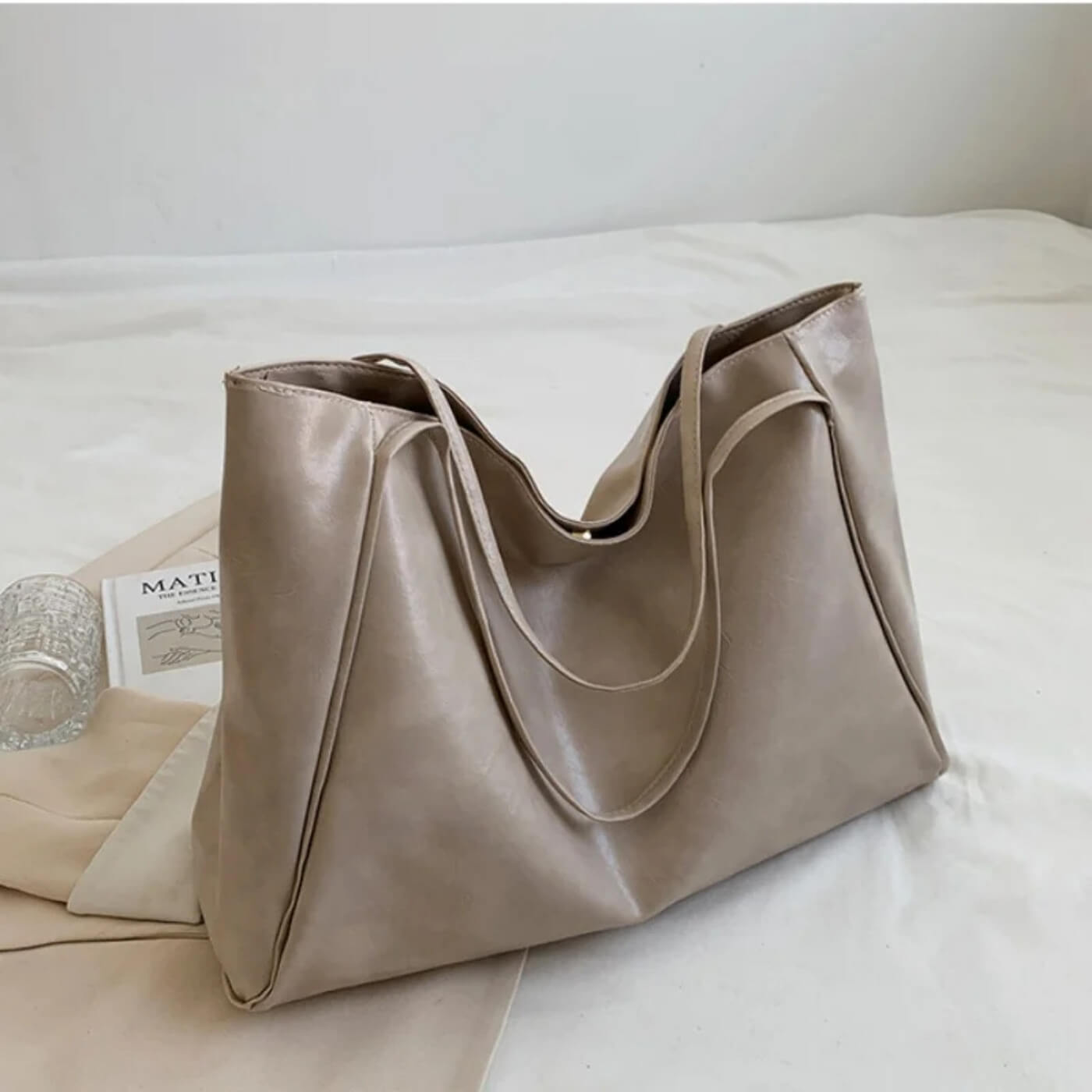 Silvia's Minimal Carry | Tote Bag