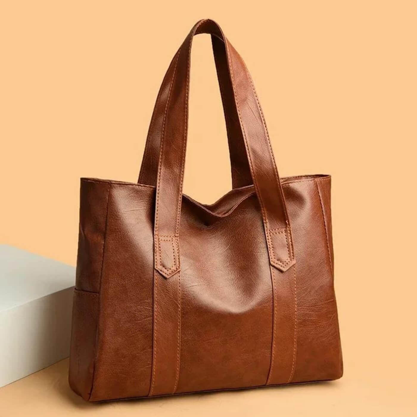 Livia's Minimal Carry | Tote Bag