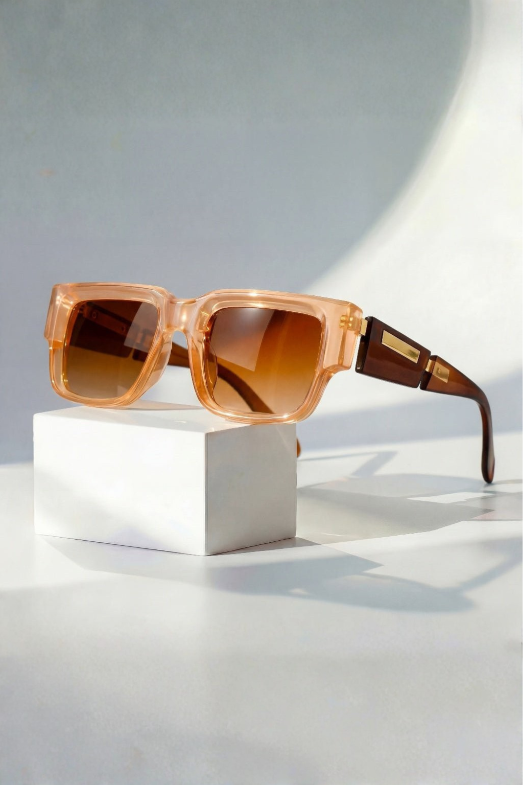 Juna | Oversized Square Frame Sunglasses