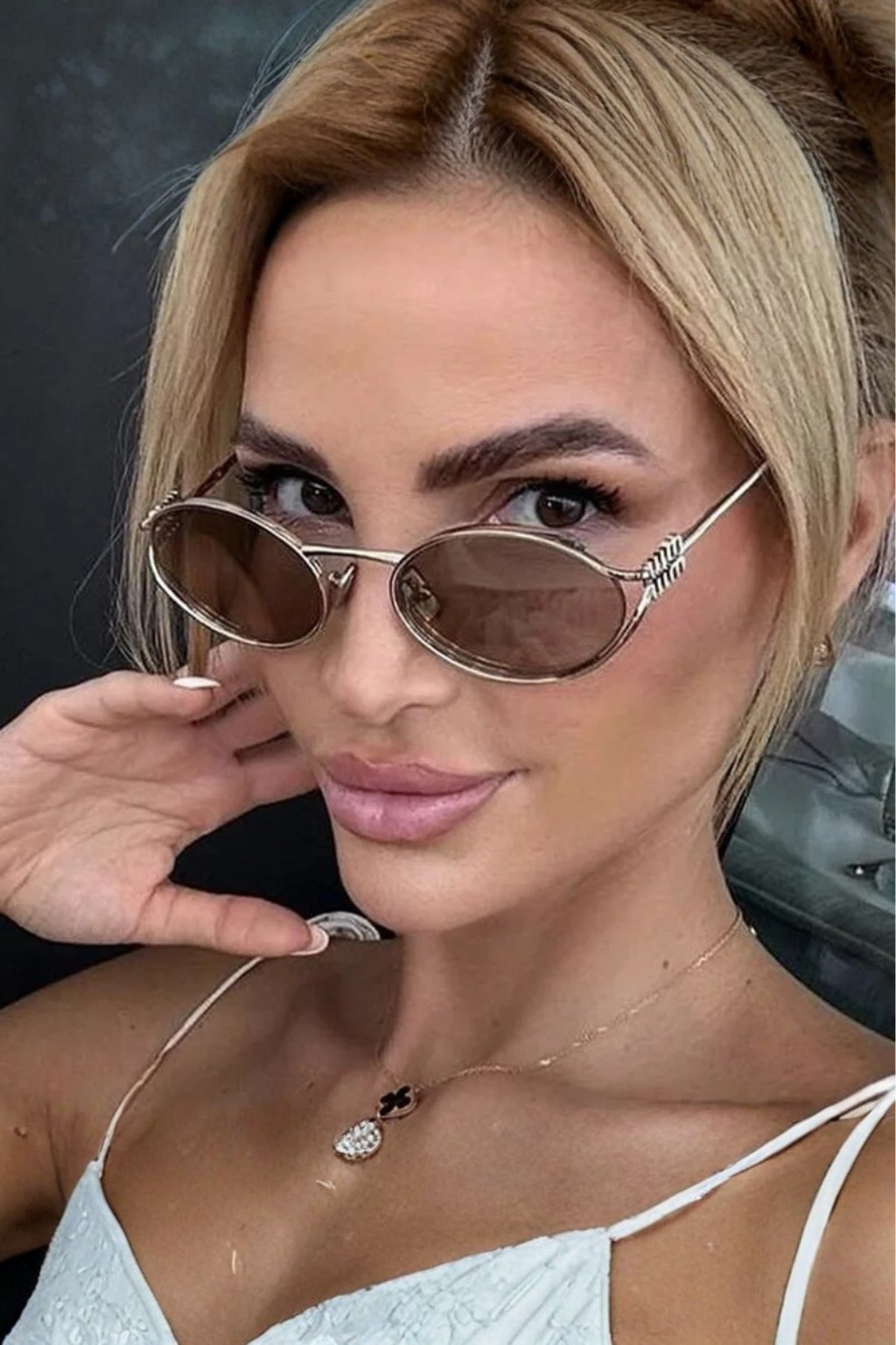 Isobel | Oval Gold Metal Frame Sunglasses