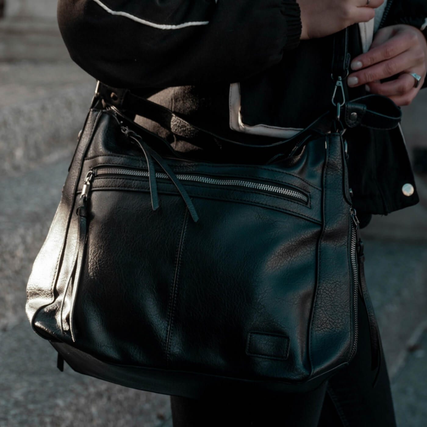 Serena's Zip Carry | Shoulder Bag