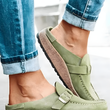 Mallorca – Suede Buckle Comfort Clogs