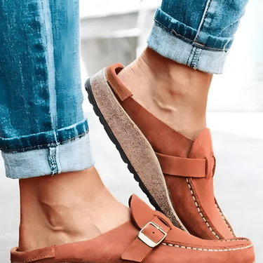 Mallorca – Suede Buckle Comfort Clogs