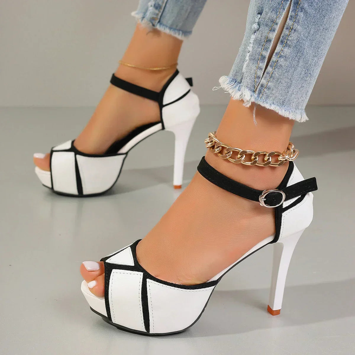 Ariadna | Classic Ankle Strap Heels