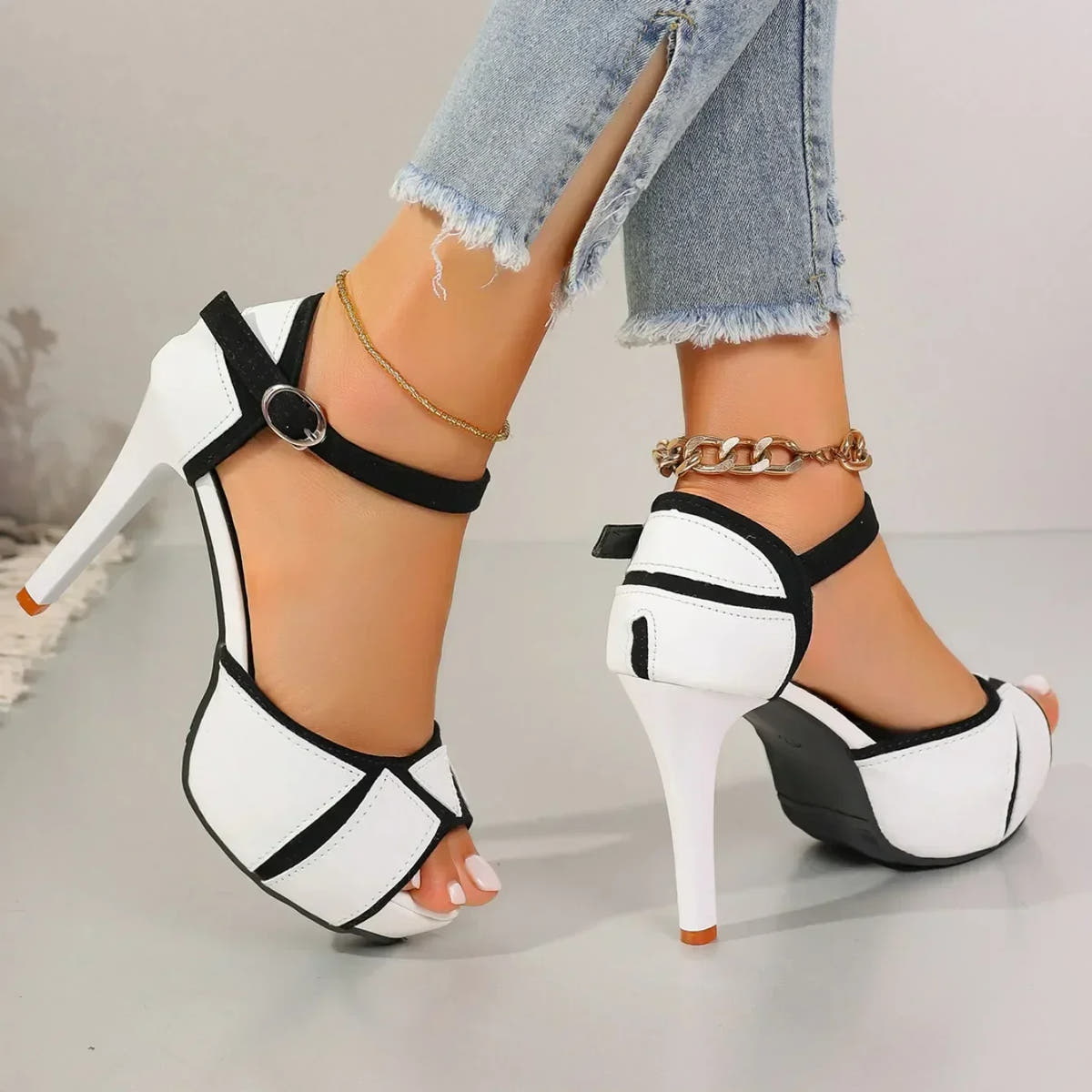 Ariadna | Classic Ankle Strap Heels
