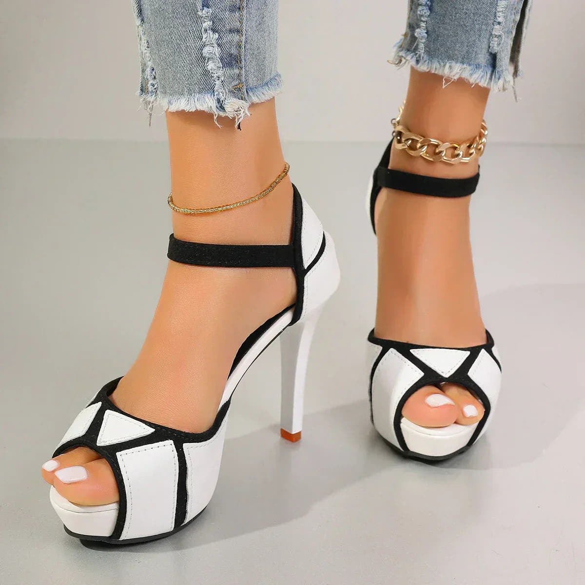 Ariadna | Classic Ankle Strap Heels