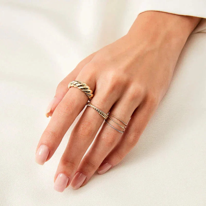 Croissant Ring | Gold