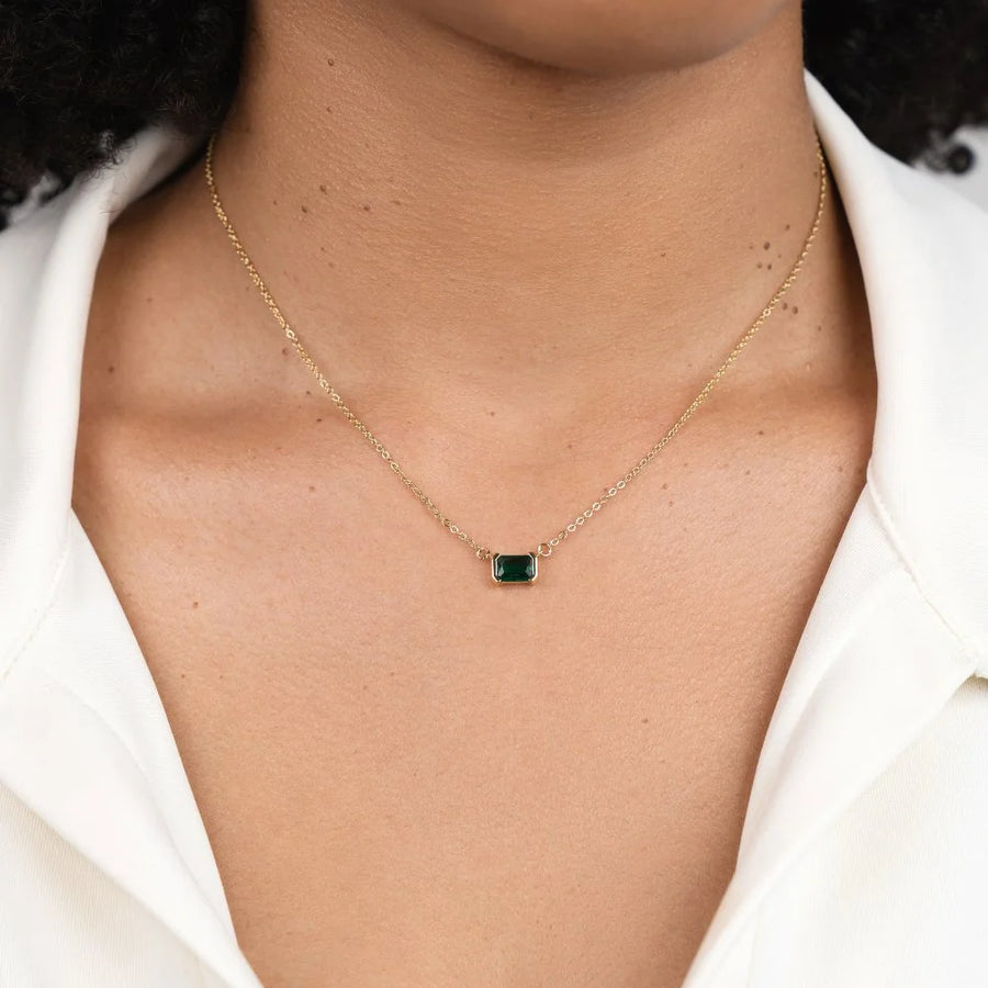 Delicate Necklace with Emerald-Green Stone