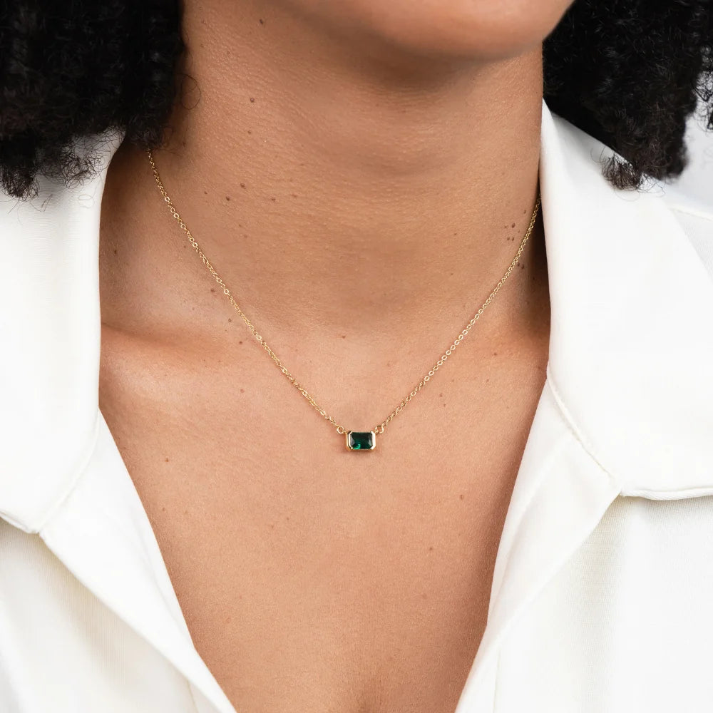 Delicate Necklace with Emerald-Green Stone