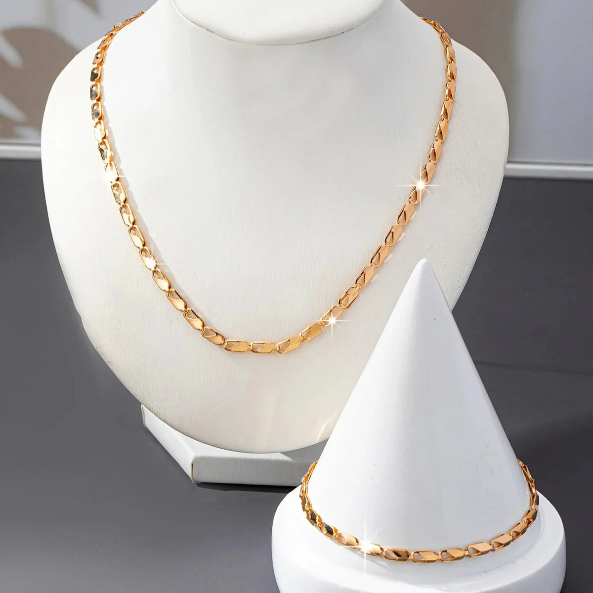 Elegant Gold Necklace and Bracelet Set