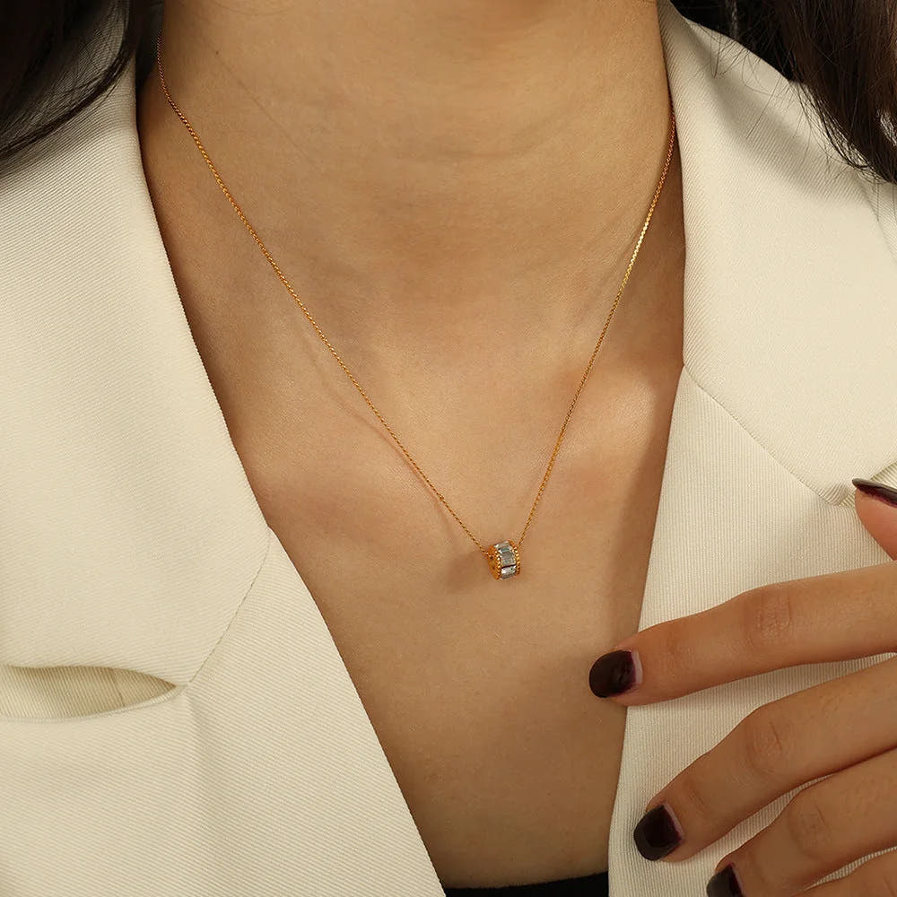 Elyna Polished Barrel Necklace | Gold
