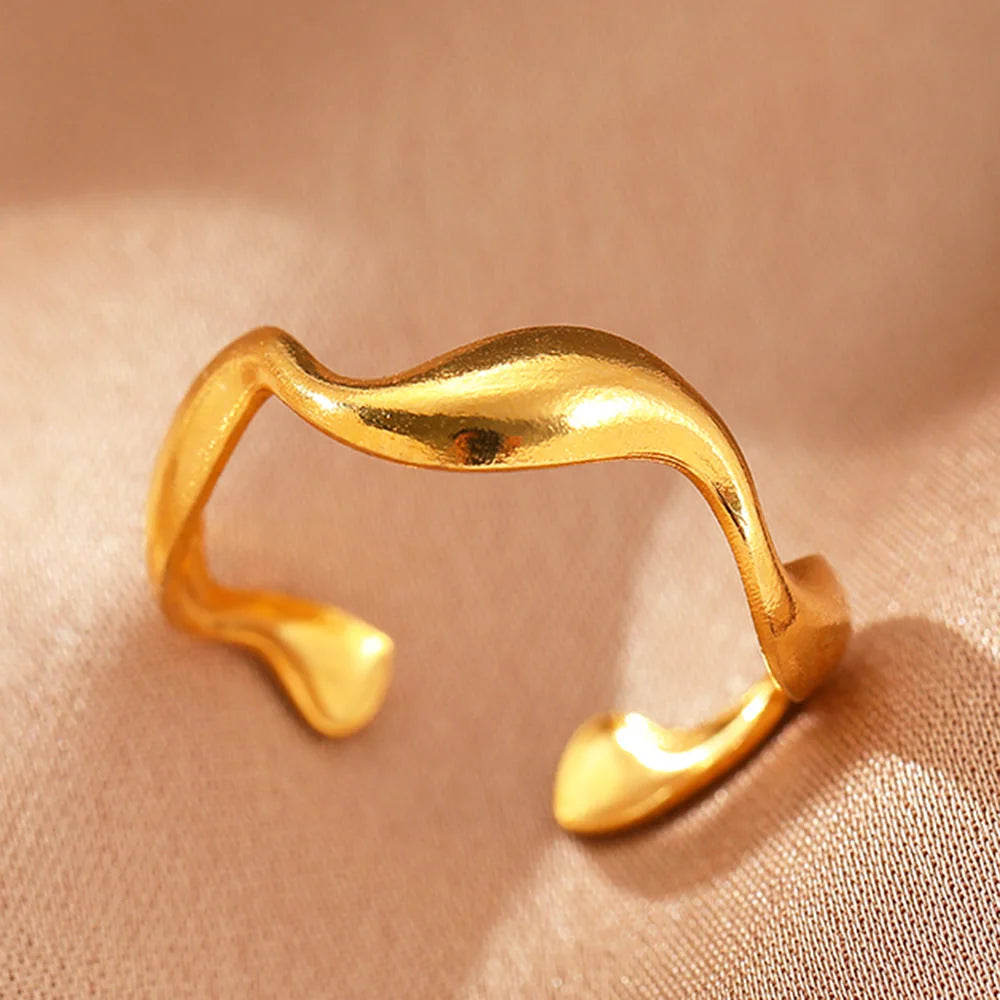 Elyra Smooth Flow Ring | Gold