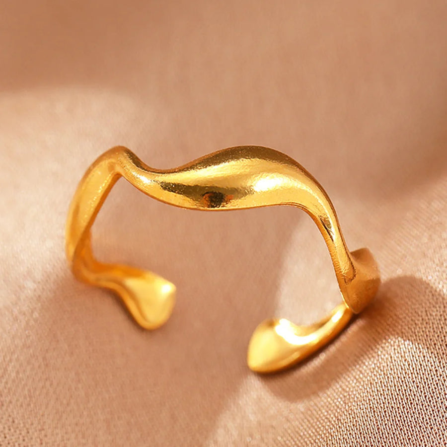 Elyra Smooth Flow Ring | Gold