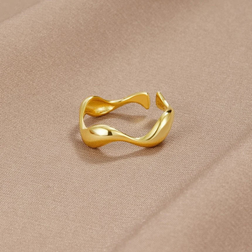 Elyra Smooth Flow Ring | Gold