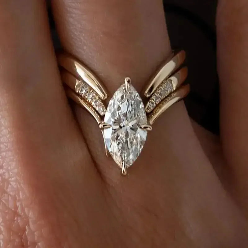 Gold Ring “Royal Drop”
