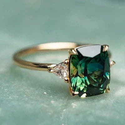 Gold Ring with Vintage-Inspired Stone