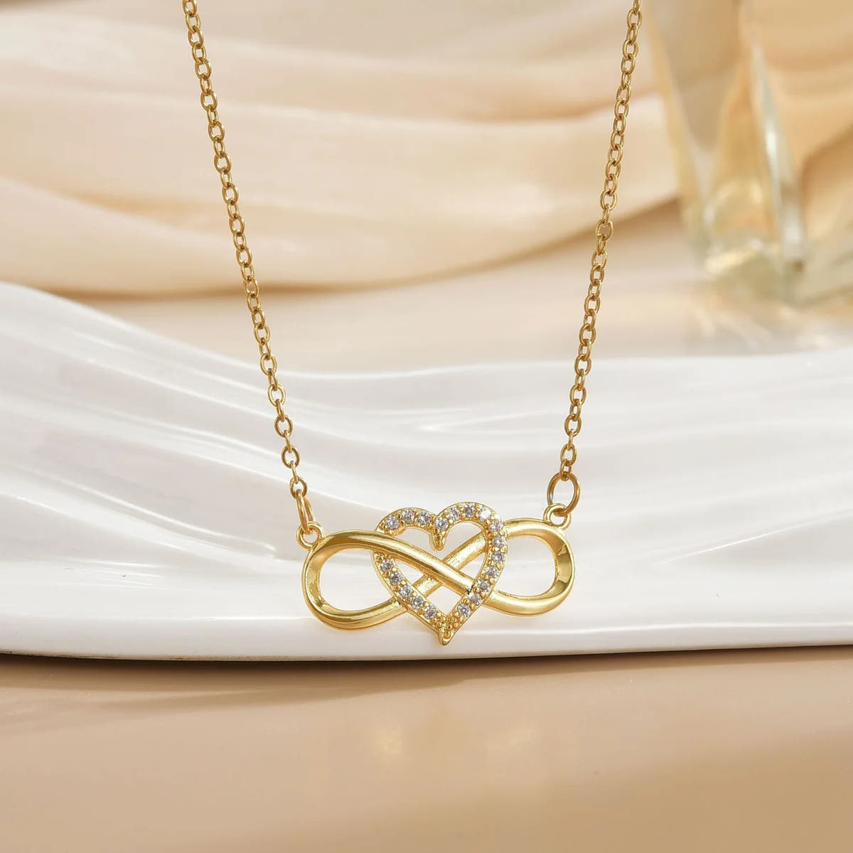 Love Knot Infinity Necklace | Gold