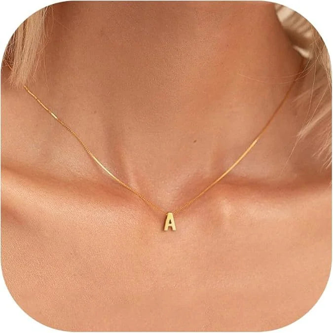 Love letter initial necklace | Gold