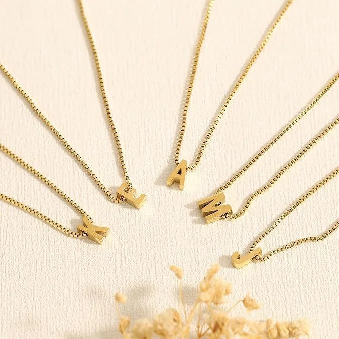 Love letter initial necklace | Gold