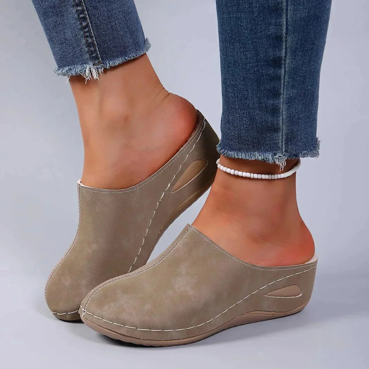 Mina | Cushioned Closed-Toe Slippers