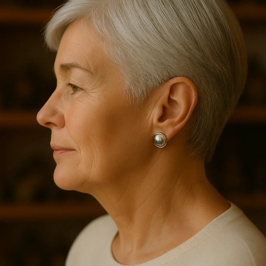 Sophisticated Earrings with Black Pearls